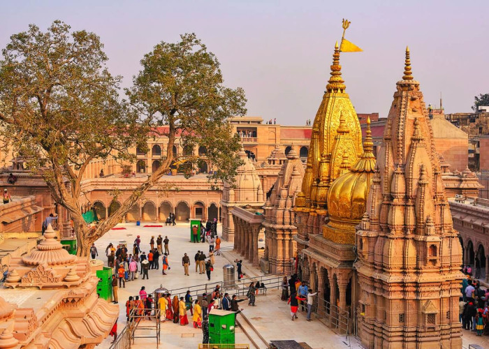 Varanasi and Prayagraj tour, spiritual journey, Ganga Aarti, sacred rituals, divine atmosphere, confluence of rivers, Hospes India