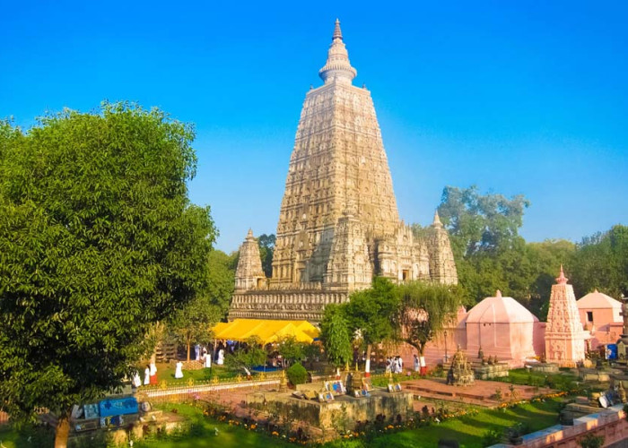 Gaya tour, Kashi tour, Prayagraj tour Ayodhya tour, Lucknow tour, sacred journey, ancient temples, cultural heritage, spiritual essence, birthplace of Lord Rama