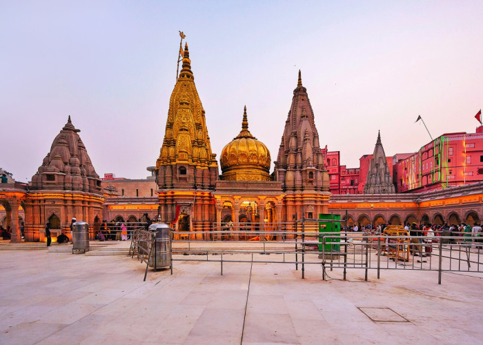 Kashi Darshan, Varanasi tour, spiritual tour, Varanasi sightseeing, sacred rituals, ancient temples, holy city, Varanasi tour package, spiritual essence